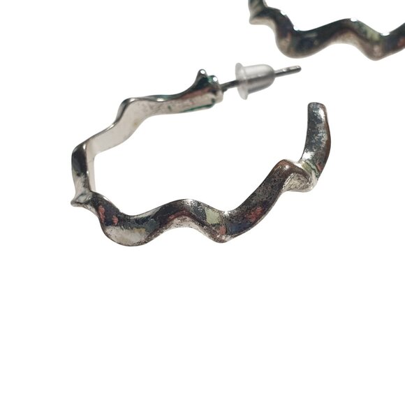 Wavy Textured Silver Tone Hoop Earrings Lightweight Fashion Gift Retro 1" Mom - Picture 2 of 4